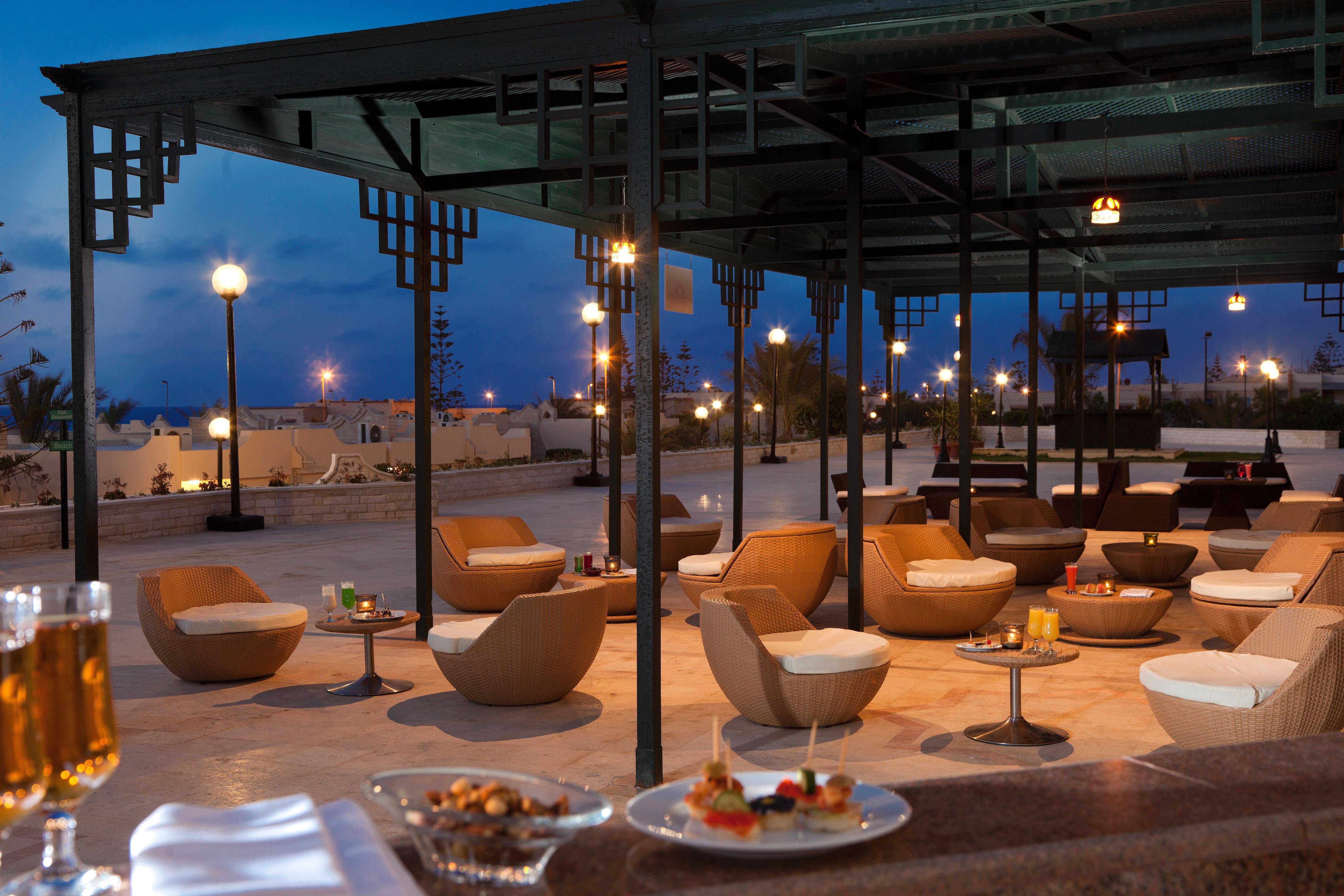Borg El Arab Beach Resort Dış mekan fotoğraf The Sky Bar