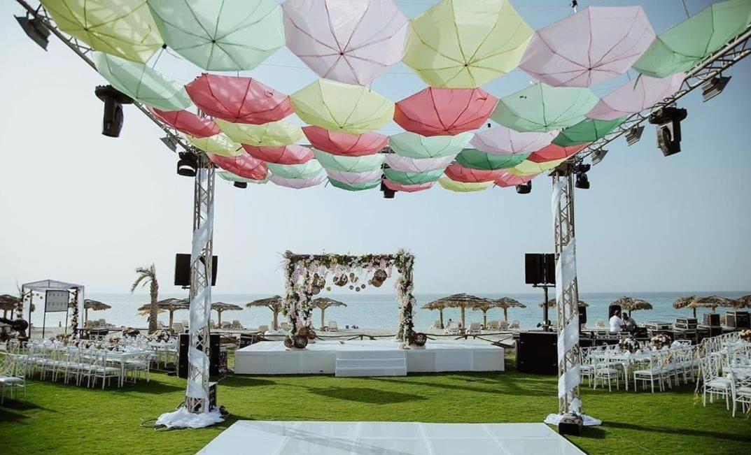 Borg El Arab Beach Resort Dış mekan fotoğraf A canopy of umbrellas