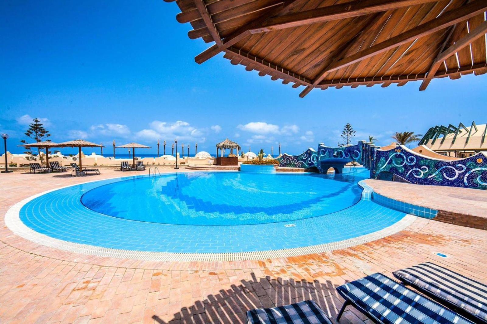 Borg El Arab Beach Resort Dış mekan fotoğraf The swimming pool at the hotel