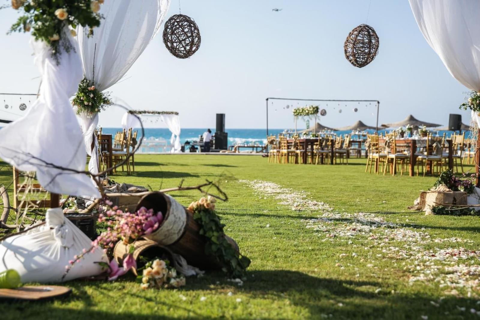 Borg El Arab Beach Resort Dış mekan fotoğraf Wedding at the beach