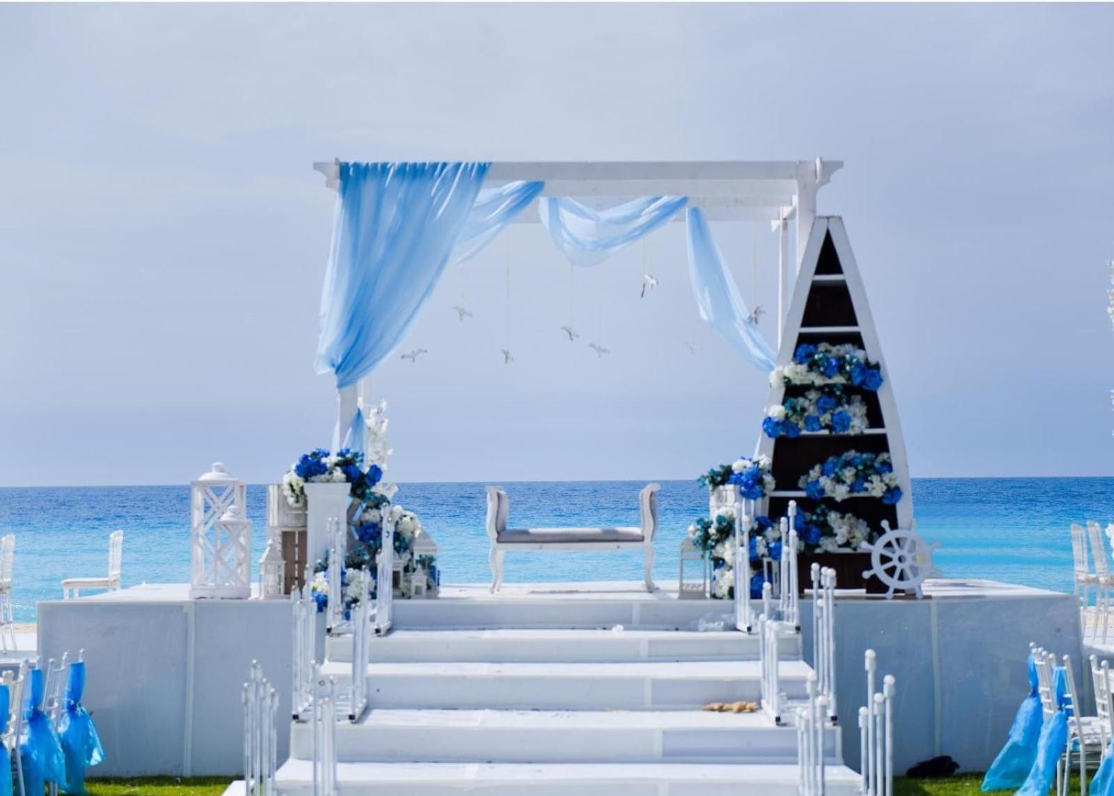 Borg El Arab Beach Resort Dış mekan fotoğraf A beach wedding