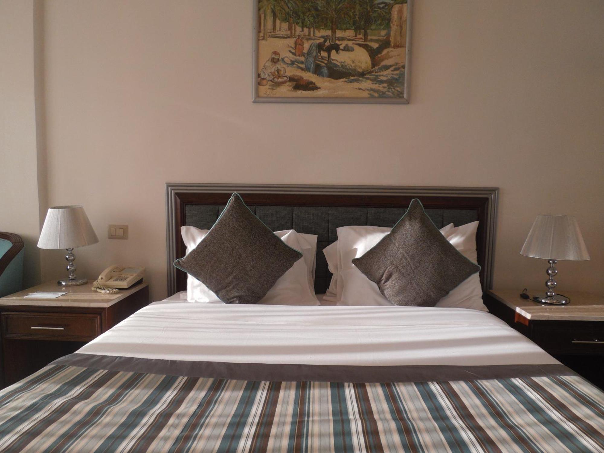 Borg El Arab Beach Resort Dış mekan fotoğraf A bedroom at the hotel