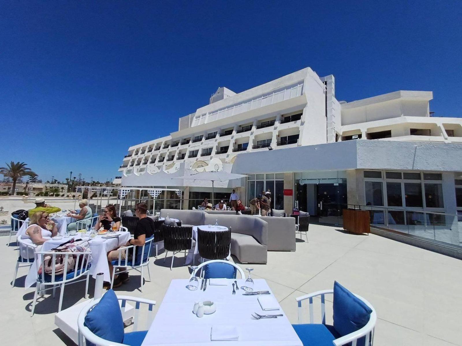 Borg El Arab Beach Resort Dış mekan fotoğraf The hotel's main restaurant