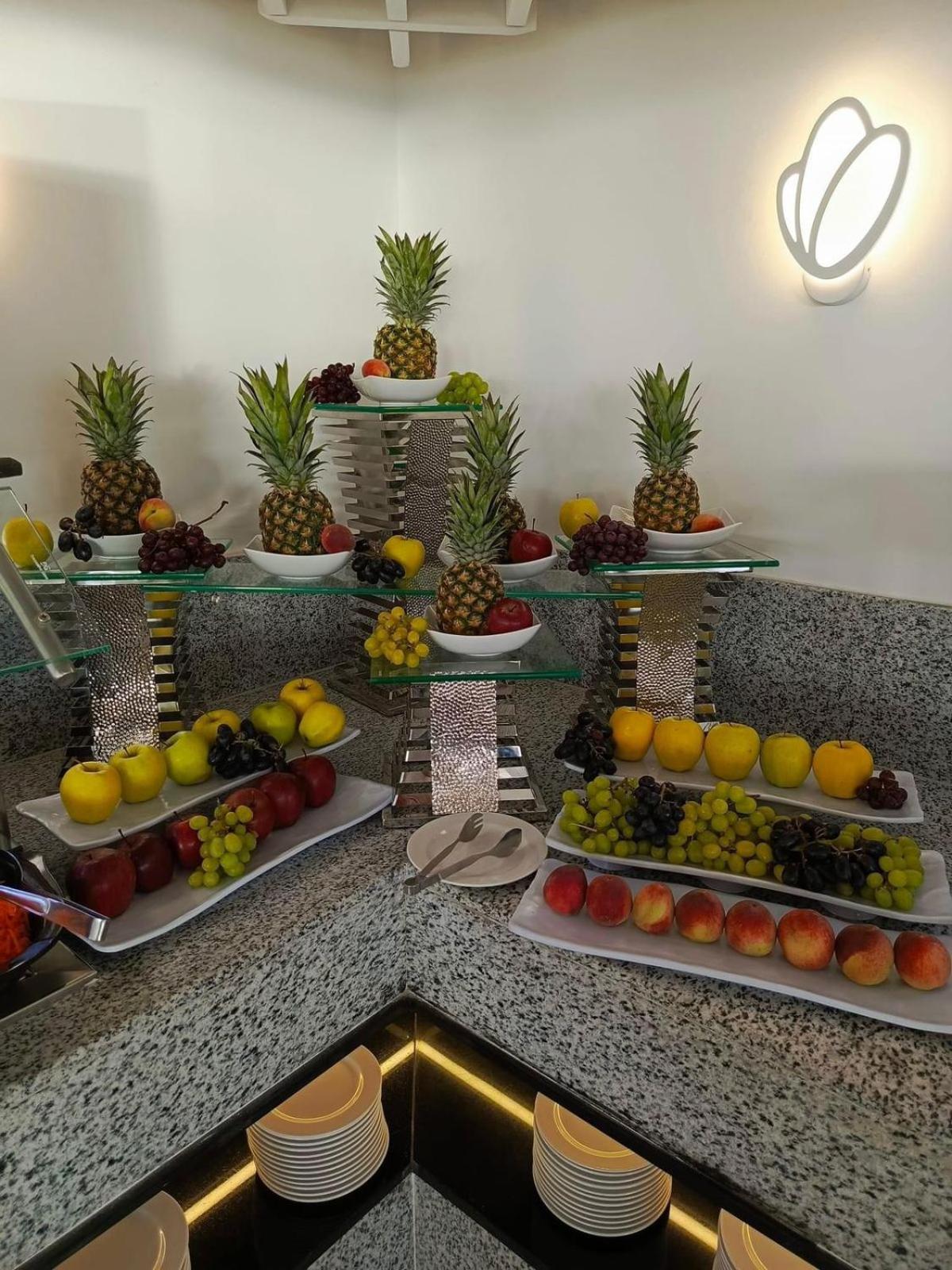 Borg El Arab Beach Resort Dış mekan fotoğraf Fruit display