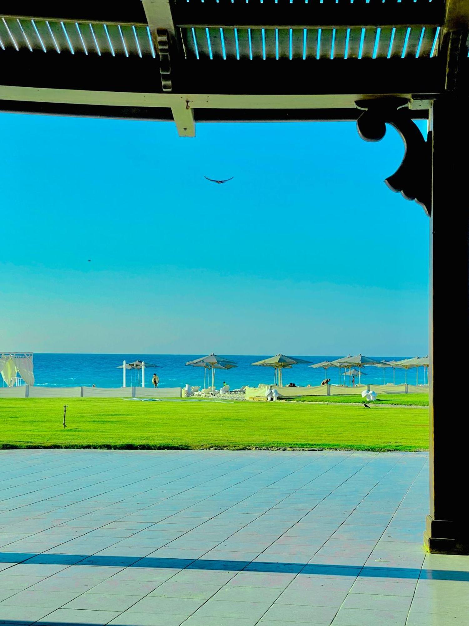 Borg El Arab Beach Resort Dış mekan fotoğraf The beach at the Grand Hotel